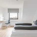 Eden - Ohligs Hauptbahnhof, Balkon, Küche, 2 Zimmer, Renoviert 2025 * Solingen