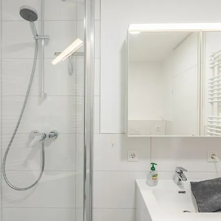 Appartement Zentrales Eden - 1 Min Zum Hbf - Ideal Fuer Trips Nach Koeln, Duesseldorf, Wuppertal, Messe - Balkon, Kueche, 2 Zimmer, Renoviert 2025