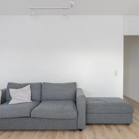 Zentrales Eden - 1 Min Zum Hbf - Ideal Fuer Trips Nach Koeln, Duesseldorf, Wuppertal, Messe - Balkon, Kueche, 2 Zimmer, Renoviert 2025 *