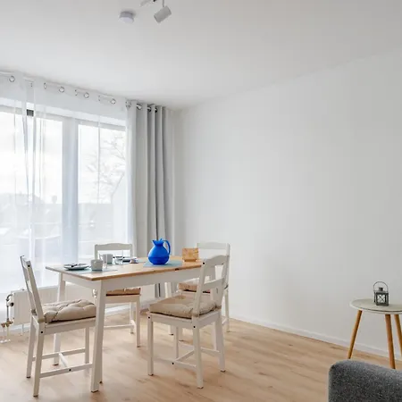 Zentrales Eden - 1 Min Zum Hbf - Ideal Fuer Trips Nach Koeln, Duesseldorf, Wuppertal, Messe - Balkon, Kueche, 2 Zimmer, Renoviert 2025 Lejlighed