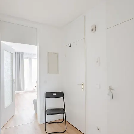 Apartamento Zentrales Eden - 1 Min Zum Hbf - Ideal Fuer Trips Nach Koeln, Duesseldorf, Wuppertal, Messe - Balkon, Kueche, 2 Zimmer, Renoviert 2025 Solingen