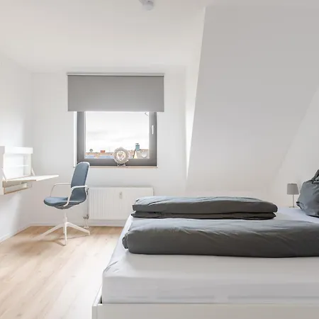 Lejlighed Zentrales Eden - 1 Min Zum Hbf - Ideal Fuer Trips Nach Koeln, Duesseldorf, Wuppertal, Messe - Balkon, Kueche, 2 Zimmer, Renoviert 2025 *