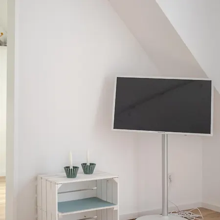 Apartamento Zentrales Eden - 1 Min Zum Hbf - Ideal Fuer Trips Nach Koeln, Duesseldorf, Wuppertal, Messe - Balkon, Kueche, 2 Zimmer, Renoviert 2025 *