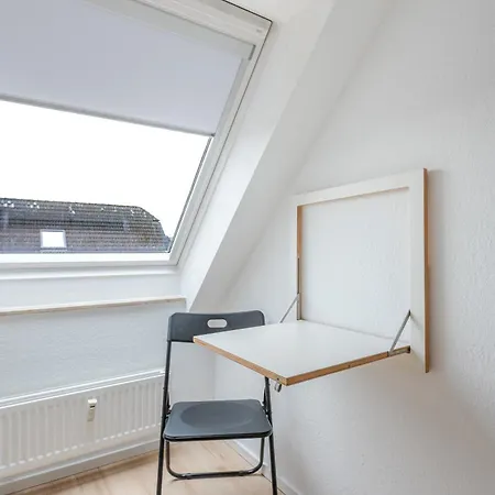 Lejlighed Zentrales Eden - 1 Min Zum Hbf - Ideal Fuer Trips Nach Koeln, Duesseldorf, Wuppertal, Messe - Balkon, Kueche, 2 Zimmer, Renoviert 2025 *