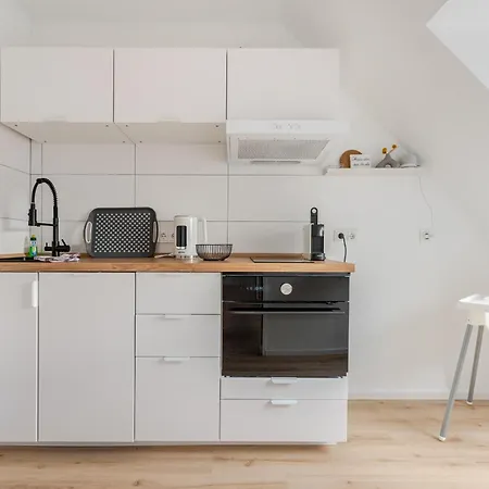 Zentrales Eden - 1 Min Zum Hbf - Ideal Fuer Trips Nach Koeln, Duesseldorf, Wuppertal, Messe - Balkon, Kueche, 2 Zimmer, Renoviert 2025 Solingen