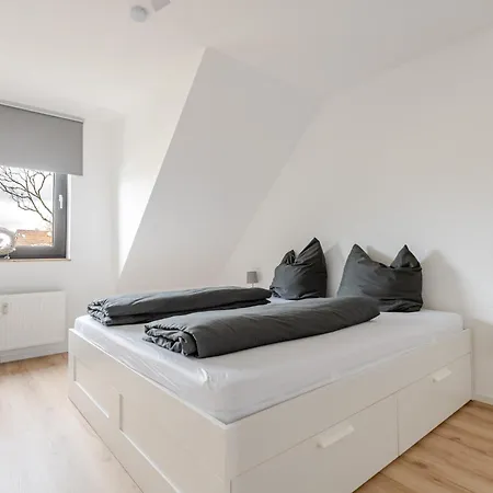 Zentrales Eden - 1 Min Zum Hbf - Ideal Fuer Trips Nach Koeln, Duesseldorf, Wuppertal, Messe - Balkon, Kueche, 2 Zimmer, Renoviert 2025 Solingen