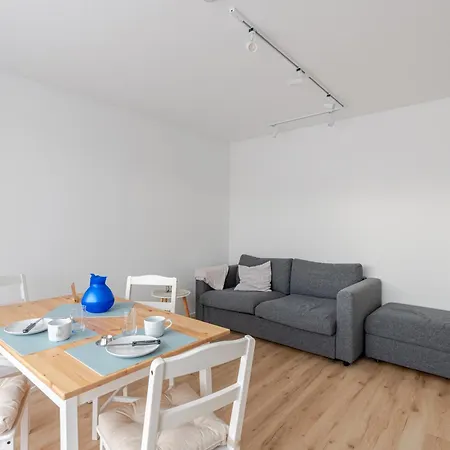 Zentrales Eden - 1 Min Zum Hbf - Ideal Fuer Trips Nach Koeln, Duesseldorf, Wuppertal, Messe - Balkon, Kueche, 2 Zimmer, Renoviert 2025 Lejlighed