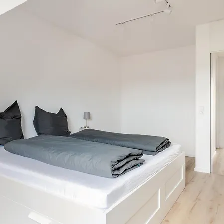 Zentrales Eden - 1 Min Zum Hbf - Ideal Fuer Trips Nach Koeln, Duesseldorf, Wuppertal, Messe - Balkon, Kueche, 2 Zimmer, Renoviert 2025 Lejlighed