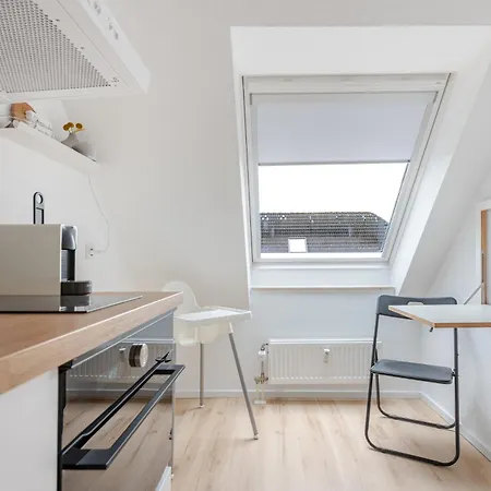 Zentrales Eden - 1 Min Zum Hbf - Ideal Fuer Trips Nach Koeln, Duesseldorf, Wuppertal, Messe - Balkon, Kueche, 2 Zimmer, Renoviert 2025