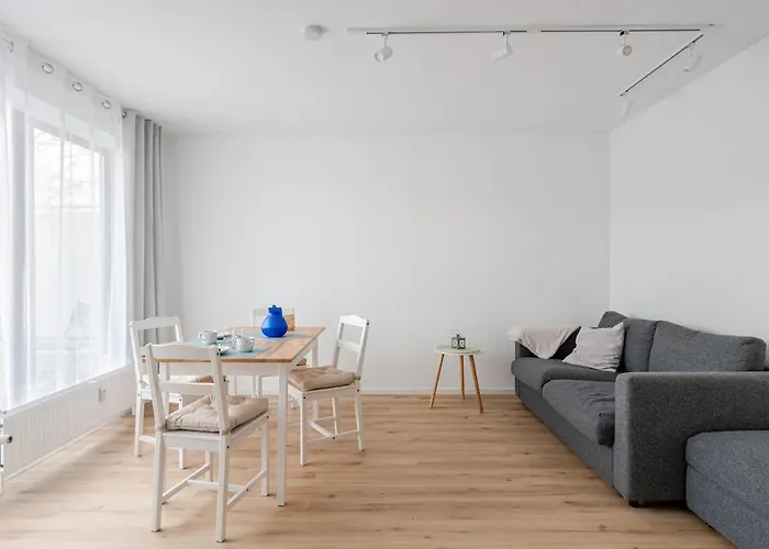 Zentrales Eden - 1 Min Zum Hbf - Ideal Fuer Trips Nach Koeln, Duesseldorf, Wuppertal, Messe - Balkon, Kueche, 2 Zimmer, Renoviert 2025 * Solingen