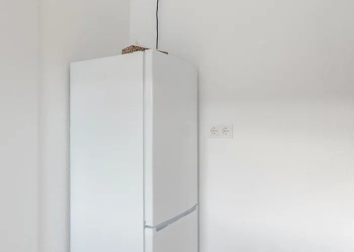 Appartement Zentrales Eden - 1 Min Zum Hbf - Ideal Fuer Trips Nach Koeln, Duesseldorf, Wuppertal, Messe - Balkon, Kueche, 2 Zimmer, Renoviert 2025 *