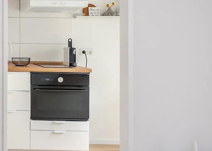 Appartement Zentrales Eden - 1 Min Zum Hbf - Ideal Fuer Trips Nach Koeln, Duesseldorf, Wuppertal, Messe - Balkon, Kueche, 2 Zimmer, Renoviert 2025 Solingen