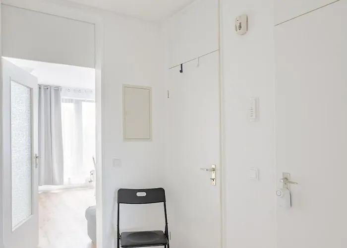 Zentrales Eden - 1 Min Zum Hbf - Ideal Fuer Trips Nach Koeln, Duesseldorf, Wuppertal, Messe - Balkon, Kueche, 2 Zimmer, Renoviert 2025 Appartement Solingen