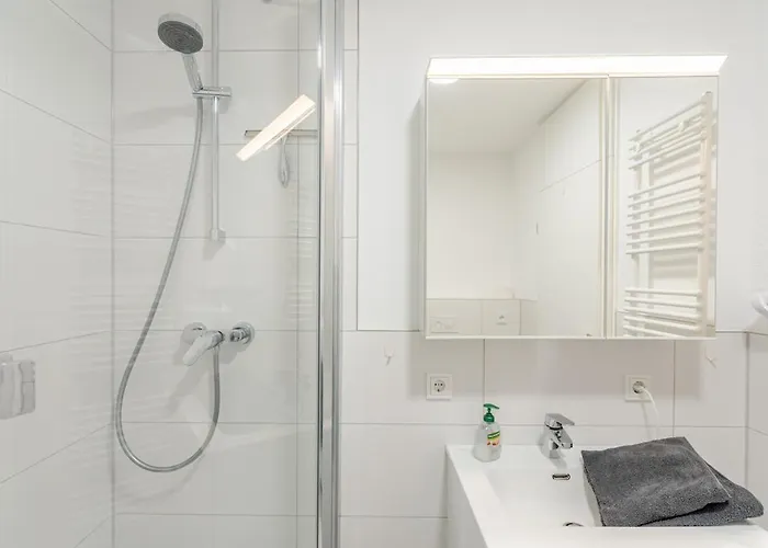 Appartement Zentrales Eden - 1 Min Zum Hbf - Ideal Fuer Trips Nach Koeln, Duesseldorf, Wuppertal, Messe - Balkon, Kueche, 2 Zimmer, Renoviert 2025