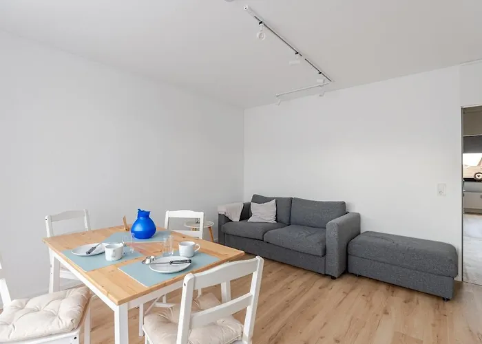 Zentrales Eden - 1 Min Zum Hbf - Ideal Fuer Trips Nach Koeln, Duesseldorf, Wuppertal, Messe - Balkon, Kueche, 2 Zimmer, Renoviert 2025