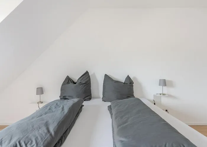 Zentrales Eden - 1 Min Zum Hbf - Ideal Fuer Trips Nach Koeln, Duesseldorf, Wuppertal, Messe - Balkon, Kueche, 2 Zimmer, Renoviert 2025 Appartement Solingen