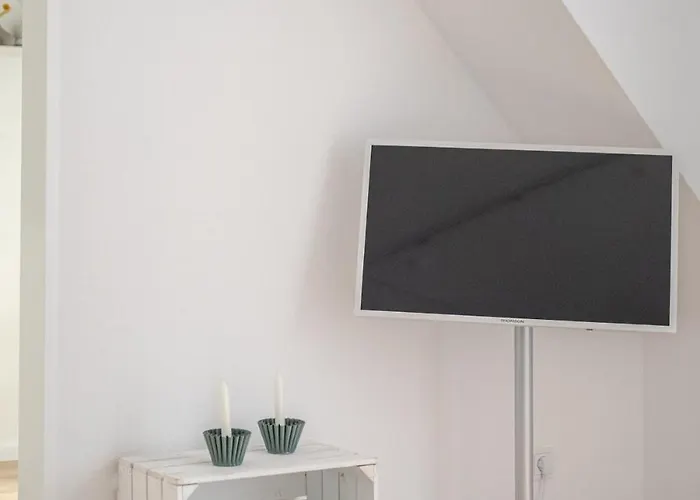 Zentrales Eden - 1 Min Zum Hbf - Ideal Fuer Trips Nach Koeln, Duesseldorf, Wuppertal, Messe - Balkon, Kueche, 2 Zimmer, Renoviert 2025 Solingen