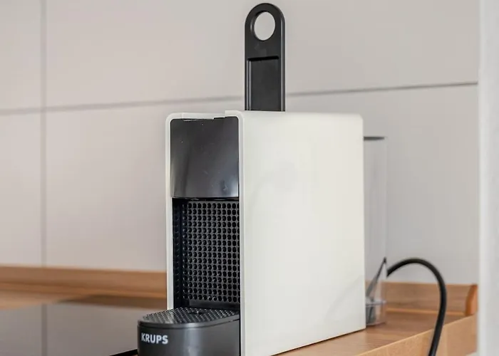 Zentrales Eden - 1 Min Zum Hbf - Ideal Fuer Trips Nach Koeln, Duesseldorf, Wuppertal, Messe - Balkon, Kueche, 2 Zimmer, Renoviert 2025 Appartement