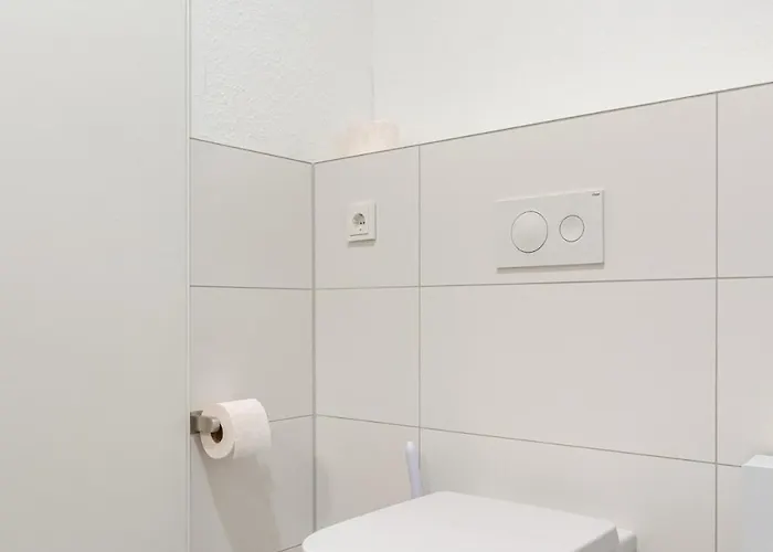 Zentrales Eden - 1 Min Zum Hbf - Ideal Fuer Trips Nach Koeln, Duesseldorf, Wuppertal, Messe - Balkon, Kueche, 2 Zimmer, Renoviert 2025 Solingen