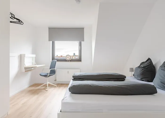 Zentrales Eden - 1 Min Zum Hbf - Ideal Fuer Trips Nach Koeln, Duesseldorf, Wuppertal, Messe - Balkon, Kueche, 2 Zimmer, Renoviert 2025 * Solingen