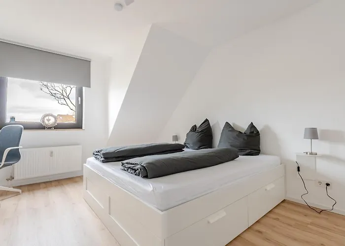 Zentrales Eden - 1 Min Zum Hbf - Ideal Fuer Trips Nach Koeln, Duesseldorf, Wuppertal, Messe - Balkon, Kueche, 2 Zimmer, Renoviert 2025 Appartement Solingen